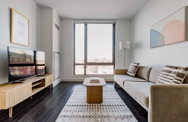 Blueground | East Boston, art & pool, nr park