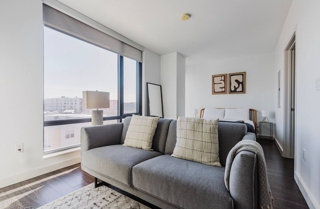 Blueground | East Boston, art & pool, nr park