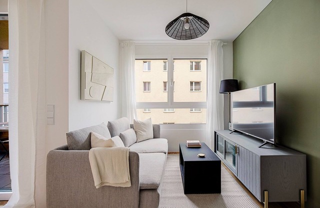 Blueground | Favoriten, balcony, nr Belvedere