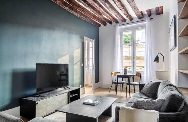 Blueground | Invalides, furnished, near museum