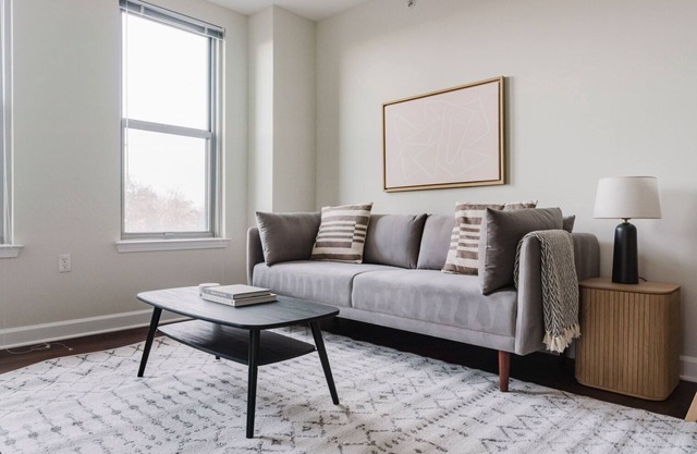 Blueground | Shaw, pool & w/d, nr Convention Center