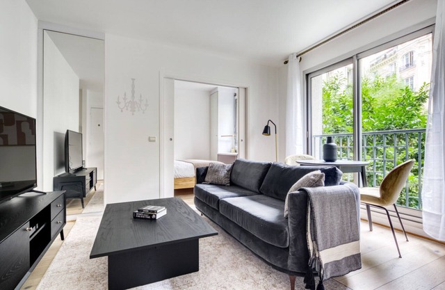 Blueground | Trocadero, intercom, nr Passy Plaza