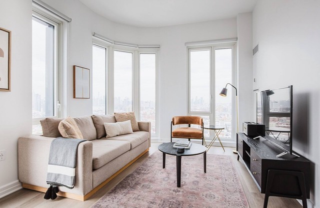 Blueground | Williamsburg, gym & w/d, nr bridge