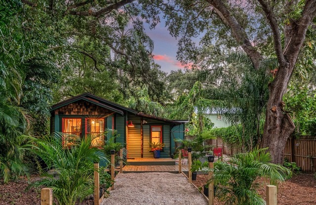 Bohemian Bungalow | Gulfports Oak Inn
