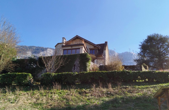 Bohemian holiday home with lake view