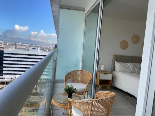 Boho apt-balcony in La Carolina, 60" TV 4K