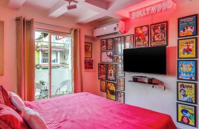 Bollywood Studio Free OTTs 1Km to Beach Pool