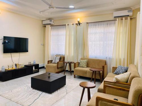 Boma Hill Residence Apartments by Monalisa