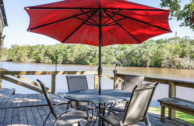 Boudreau's River Retreat - Gorgeous Riverfront views, pet-friendly