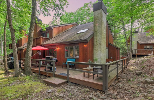 Boulder Pointe by AvantStay | Deck & Forest Views, Boulder Lake Club Passes