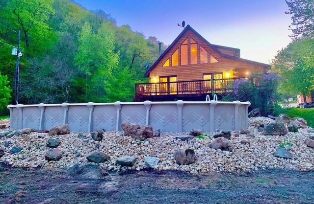 Boulder Run Log Cabin w/Hot Tub and Pool