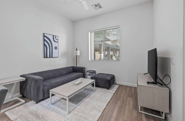 Boulevard Stays Modern Tempe 1BR ASU Pool, Gym 03