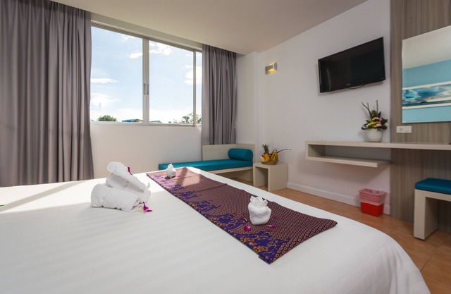 * Boutique hotel superior room #19, 3 min walk to karon beach *