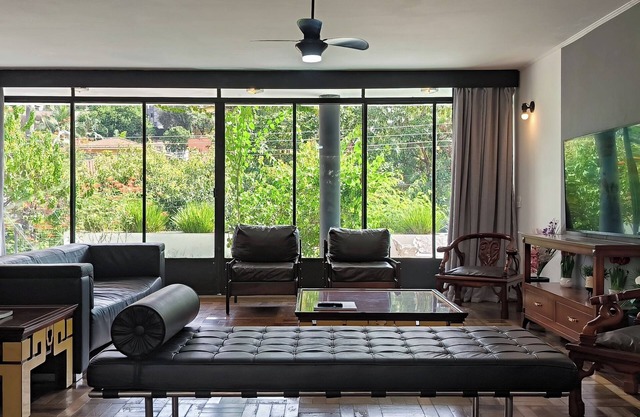 Casa com Piscina e Muito Verde na Vila Madalena