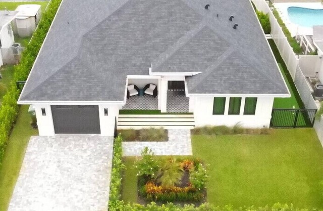 Brand New Home close to Hard Rock Casino and Hard Rock Stadium. Near FLL airport, Las Olas and not far from the beach.