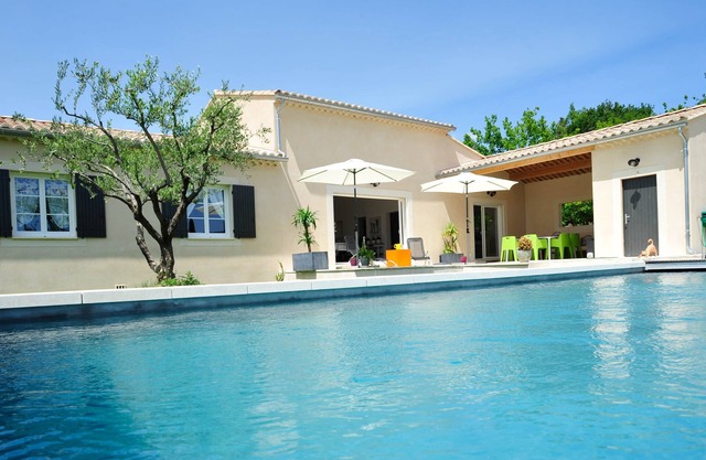 Brand new house, with all comfort and pool, at the foot of the Mont Ventoux.