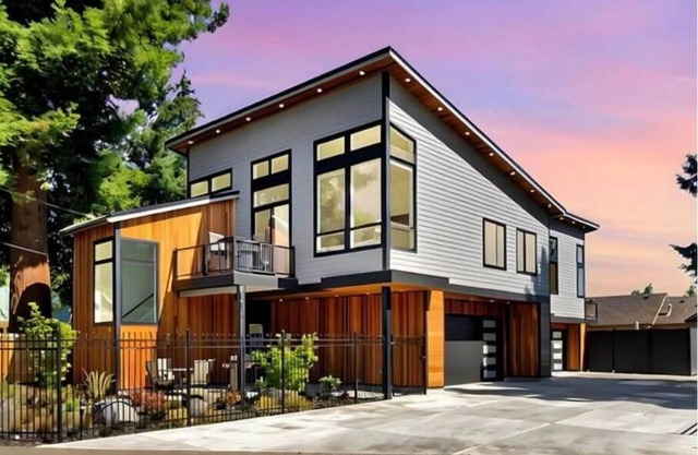 BRAND NEW Luxury Home Near Autzen Stadium