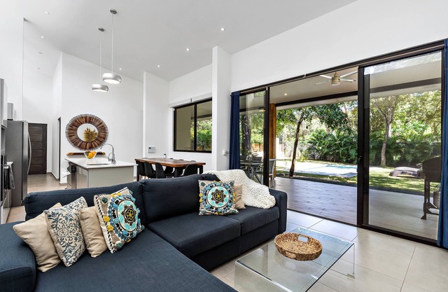 Brand New Luxury Private Whole Home minutes to Playa Tamarindo