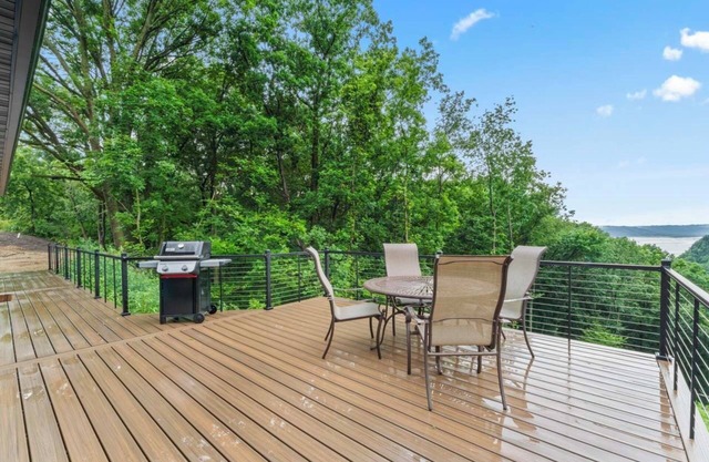 Brand new modern cabin with beautiful river view.