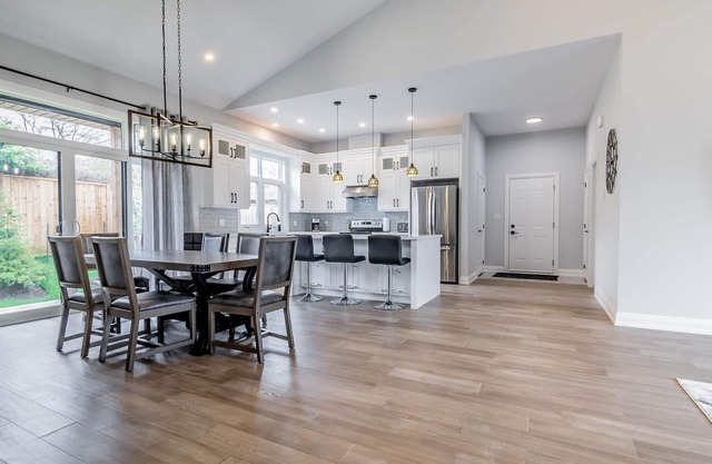 Brand New Spacious Townhome - Near top Wineries and Attractions ; pet Friendly