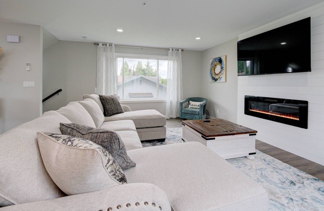 Brand New Townhome Rooftop Balcony - Penthouse