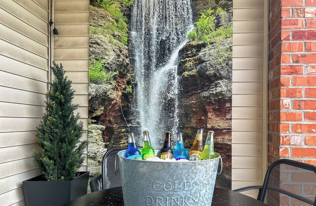 Branson Escape: Pool, Game Table, Walk-in Access