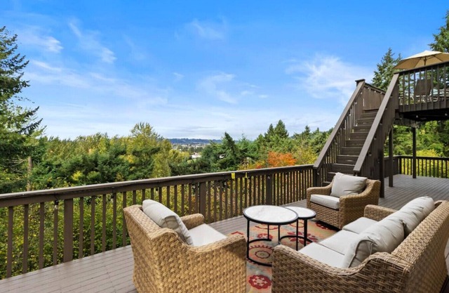 Breakfast w/View-Game Room-7 Beds-A/C-Lake & Ski