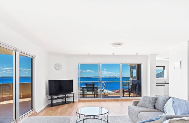 Breakwater Apartment 402 - Looking over Shoal Bay