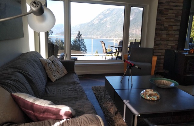 Breathtaking views of the Porpoise Bay in the Sunshine Coast