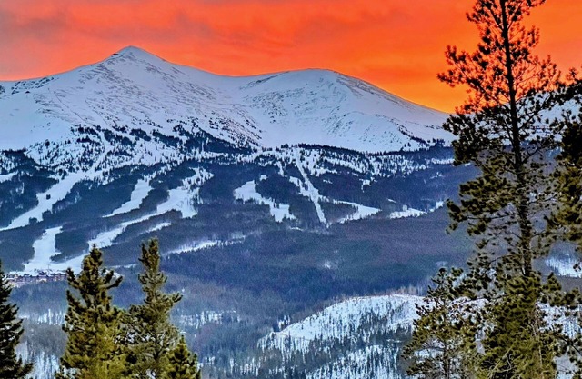 Breck Farmhouse with Incredible 10 Mile Views