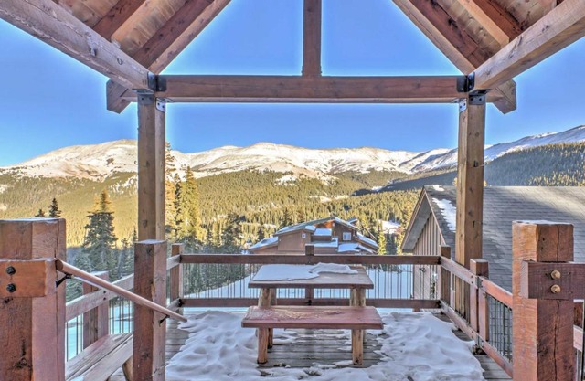 Breckenridge Sky Lodge with Hot Tub and Gas Grill!