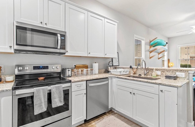 Breezy Blue Bungalow in Heart of Pleasant Street