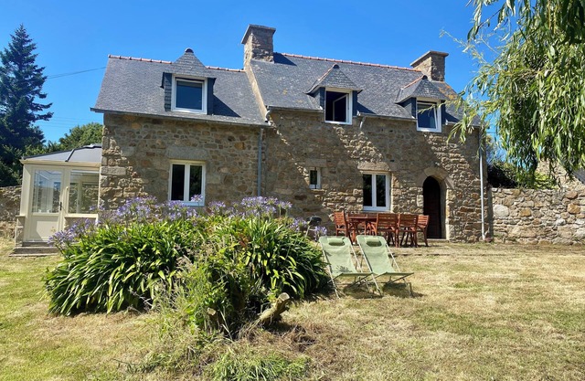 Breton family farmhouse 5 minutes from the sea on foot - calm, nature, authenticity