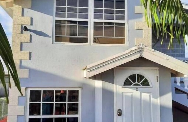 Brett's Place #2 - Tropical two-bedroom apartment