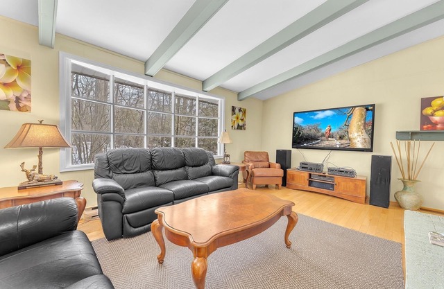 Brewster Beach House: Steps From The Beach In Southcott!