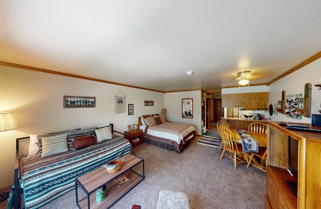 Brian Head, Condo, Pool-Jacuzzi, Ski-in/Out, Fitness Center, Elevator, Garage