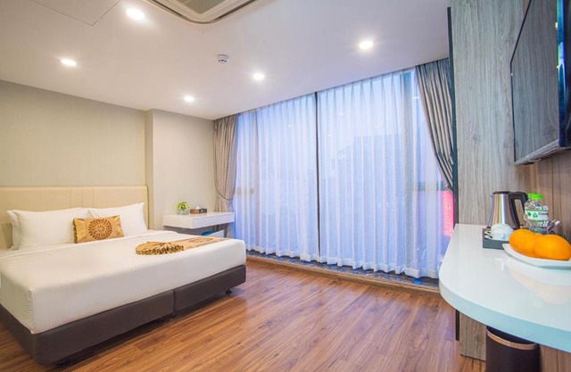Bridge Lakeside Room For Rent Hanoi