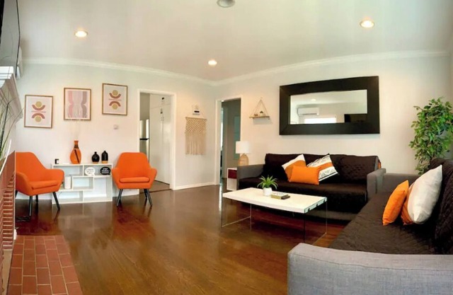 Bright 2 Bedroom Cozy HOUSE! Pasadena/Alhambra Prime Location! Dogs OK!