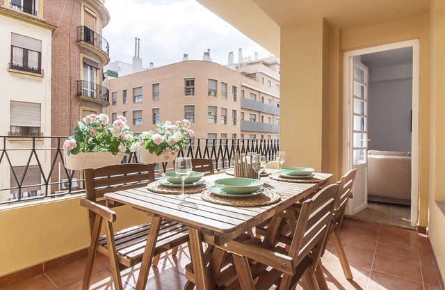 Bright 3-Bedroom Apartment with Terrace in Málaga City Center
