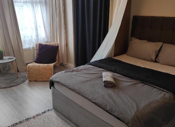 Bright & Airy Spacious Double Room