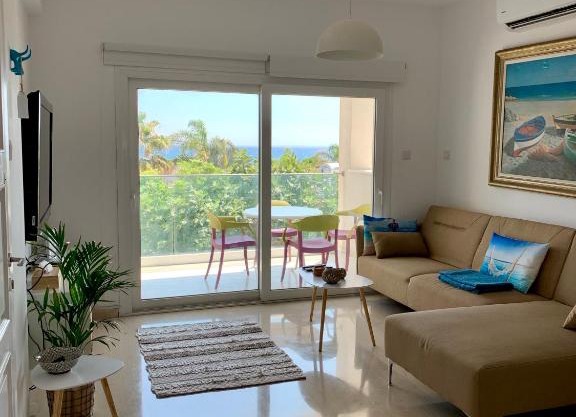 Bright and Breezy Beachside Apartment