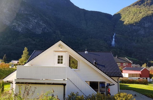 Bright and cozy apartment 1.5km from city centre
