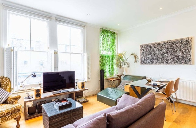 Bright and Spacious Notting Hill Nest