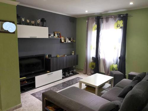 Bright apartment in Barbastro, 70m², parking included