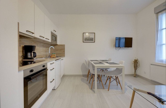 Bright apartment in the center of Avoine