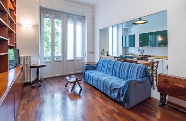 Bright apartment in the Villaggio dei Giornalisti area in Milan.