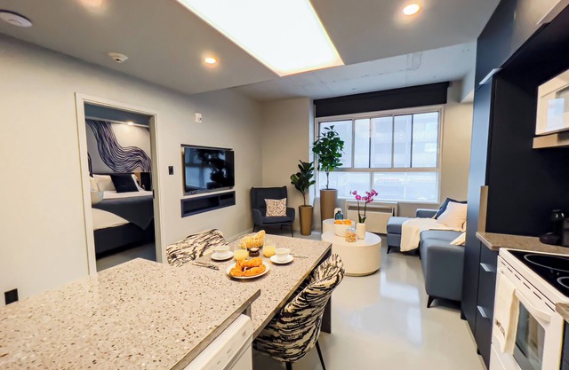 Bright Apartment with All Amenities