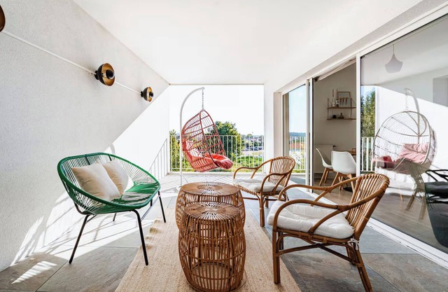 Bright apartment with large loggia & parking, near center and train station