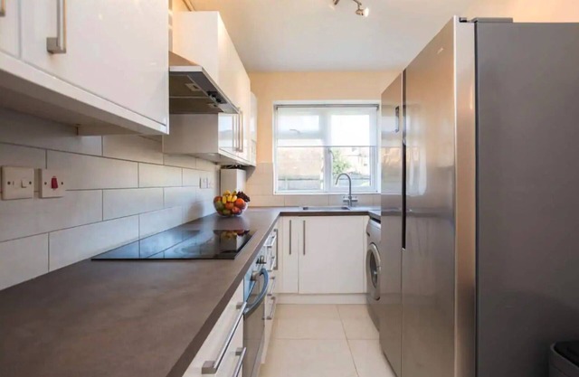 Bright Apt w/Free Parking & Own Garden,Quiet Area