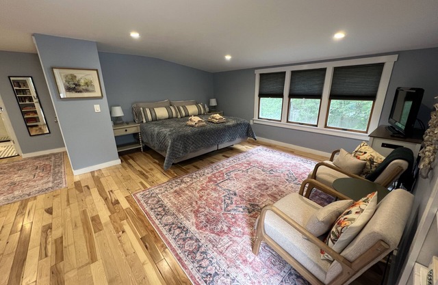 Bright clean apartment w/free use of car w/private beach sticker. Pet friendly!